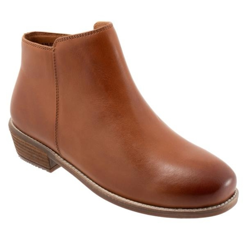 Soft Walk Rocklin 2.0 Ankle Boot Wide in Cognac